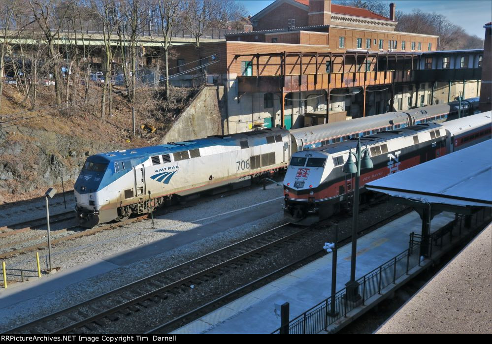 AMTK 706 on train 290